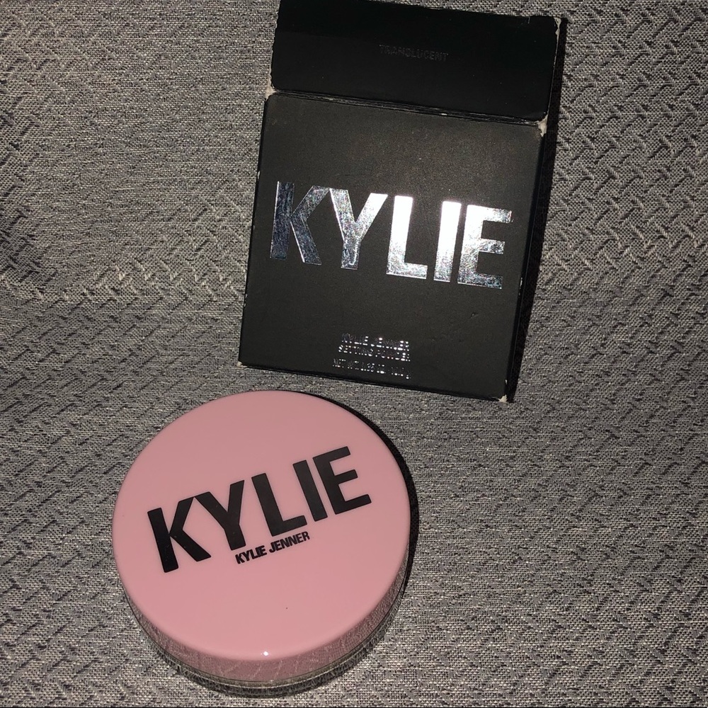 Kylie translucent powder